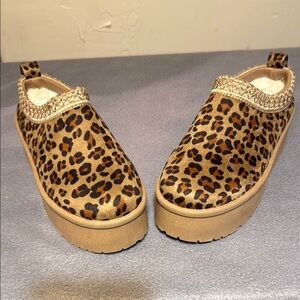 Leopard Print Cozy Slip-Ons